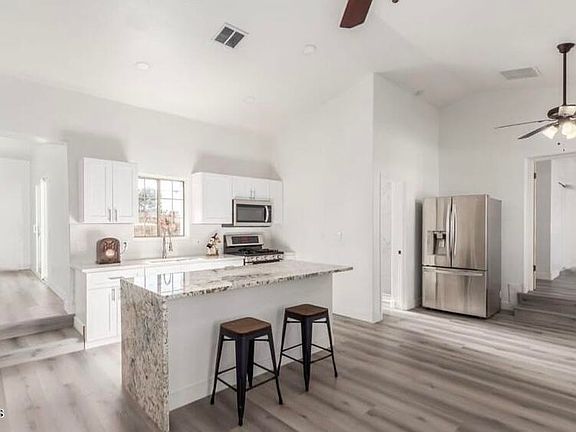 2nd image of 9821 E UNIVERSITY Drive