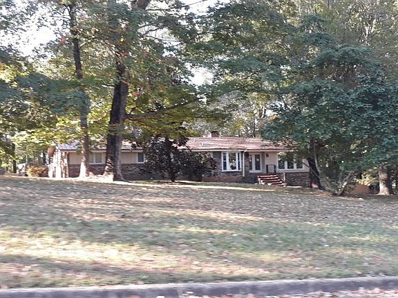 3rd image of 1970 Craigmont Blvd