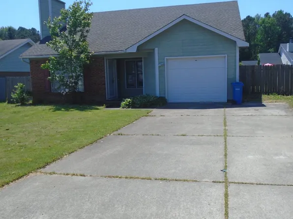 5595 Quietwood Pl, Fayetteville, NC 28304