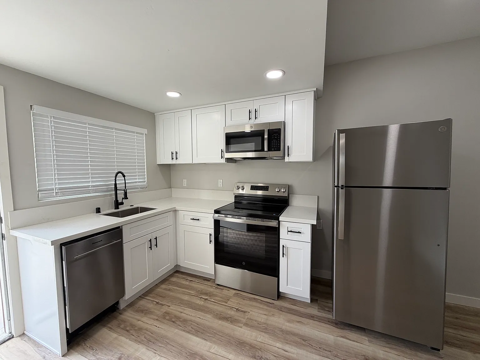 Studio, $1,850 — Photo 4