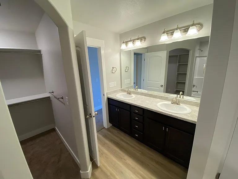 407 N 360 W — Photo 16
