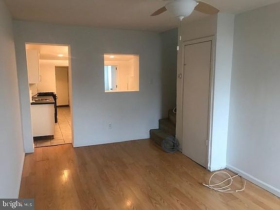 3rd image of 1132 E Hewson St