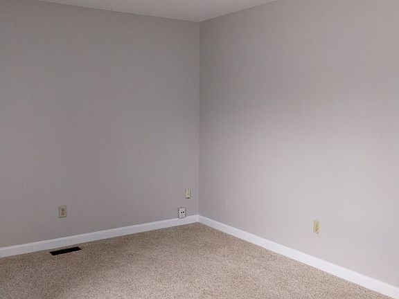 5th image of 726-728 Red Deer Ln