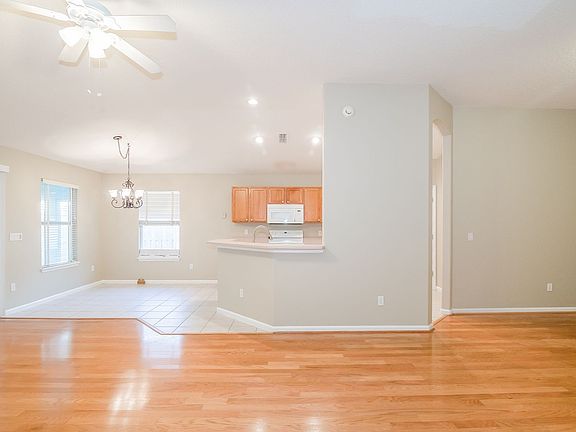 5th image of 532 Redberry Ln