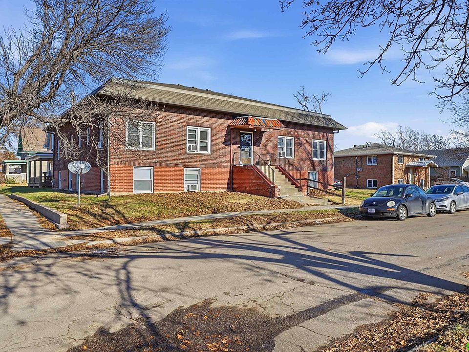 1st image of 2910 Dudley St