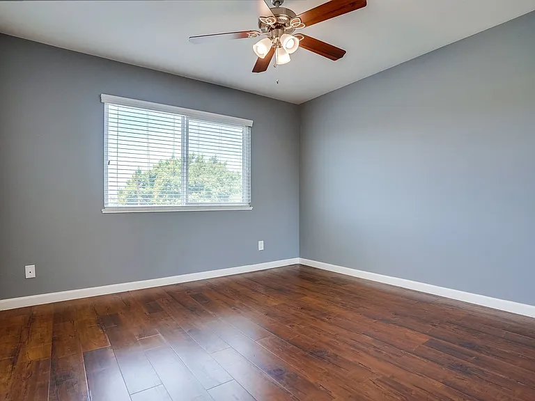 821 N. Austin Ave — Photo 33