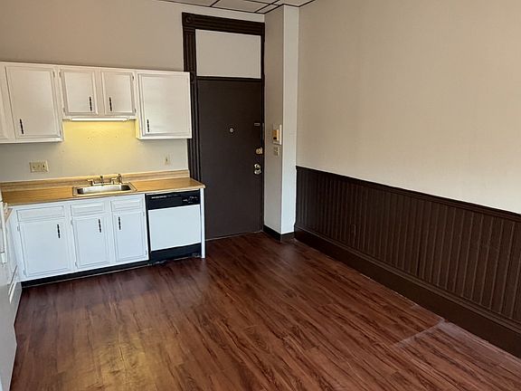 3rd image of 153 Main St APT 10