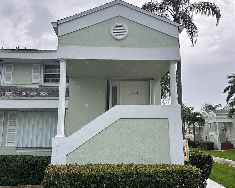1st image of 2526 SE 20th Pl #207-B
