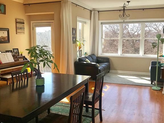 2nd image of 1523 N Artesian Ave #3