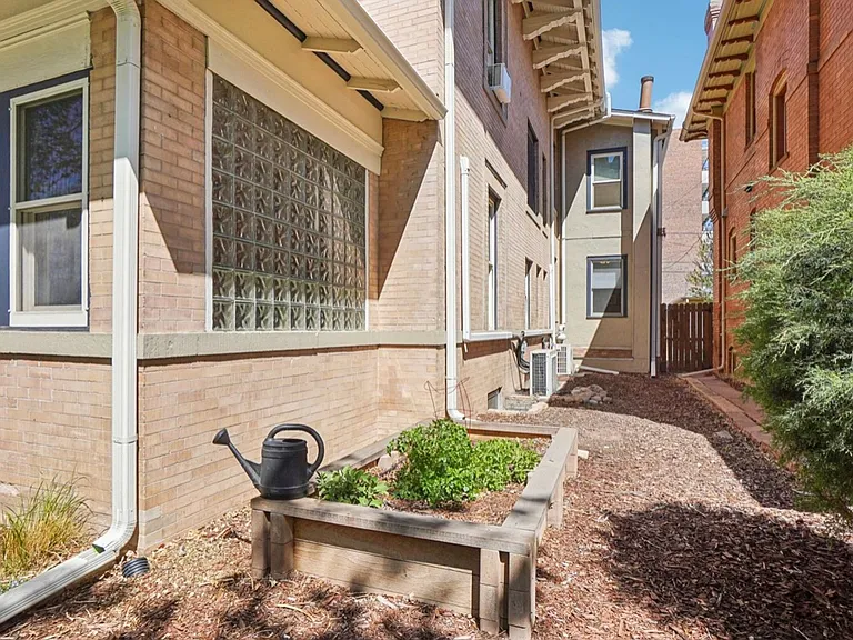 1176 N Gaylord St #101 — Photo 5