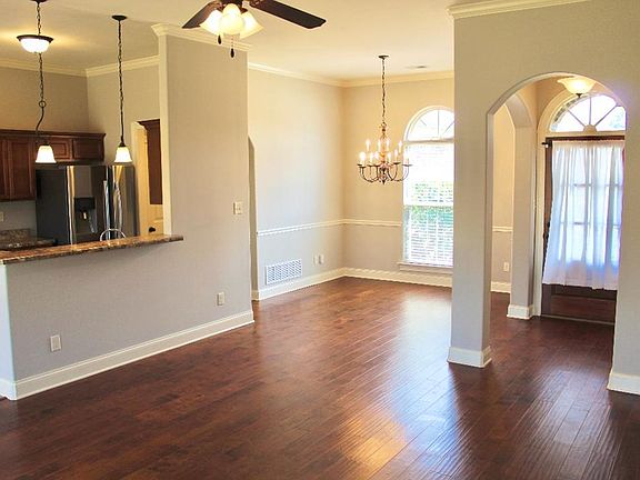 4th image of 823 Marquette Ln