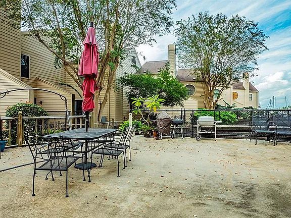 3rd image of 1140 Marina Bay Dr APT 204