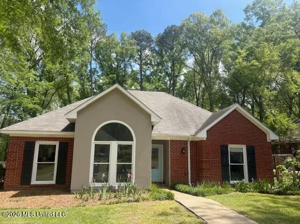 320 Woodrun Dr, Ridgeland, MS 39157