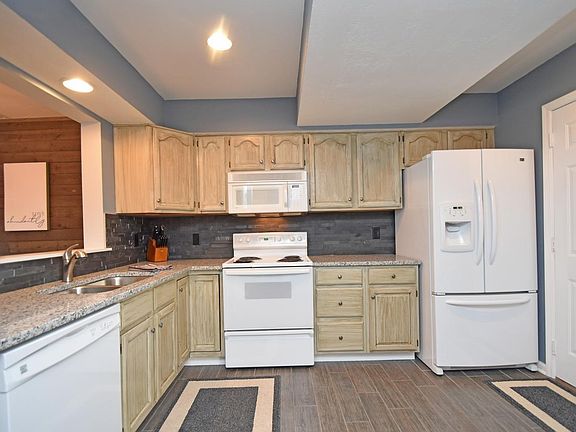 4th image of 5014 Bristol Ct #203