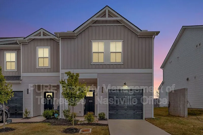 3 bed, 2.5 bath, 1605 sqft, $2,249 — Photo 2