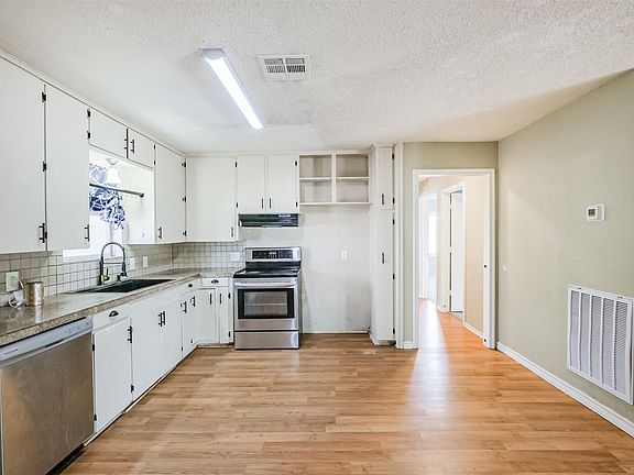 5th image of 300 N Market St