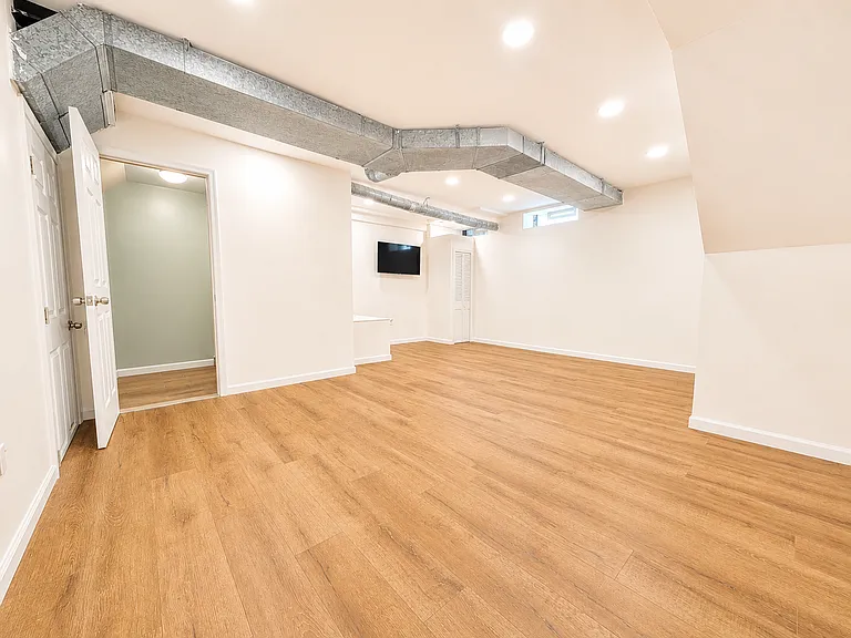 1419 Jordan St — Photo 27