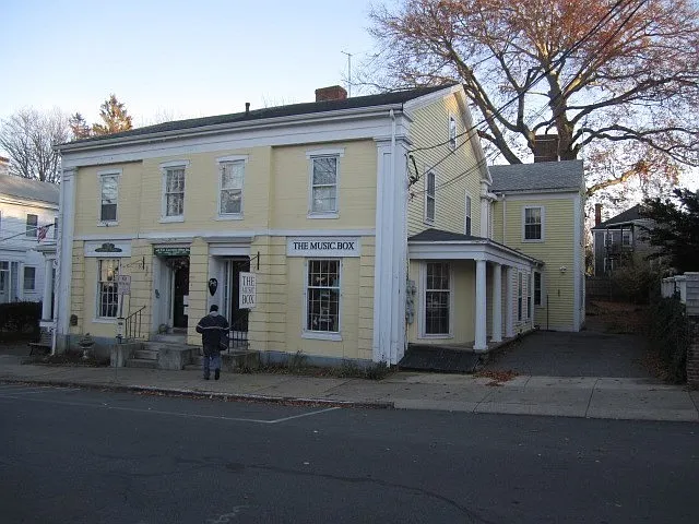 2 bed, 1.0 bath, 1500 sqft, $2,500 — Photo 1