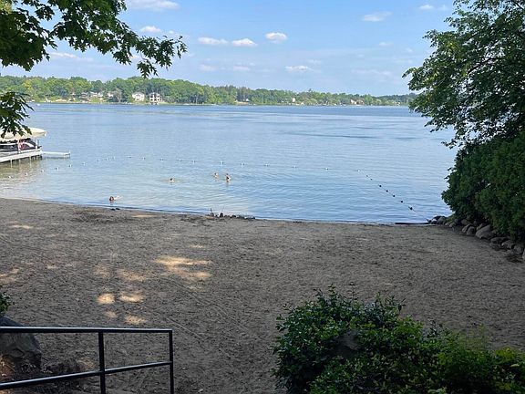 2nd image of 3179 Lakewood Shores Dr