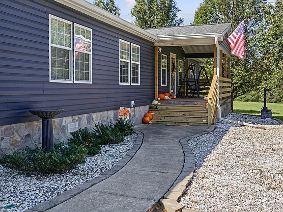 4th image of 262 Mountain Cove Rd