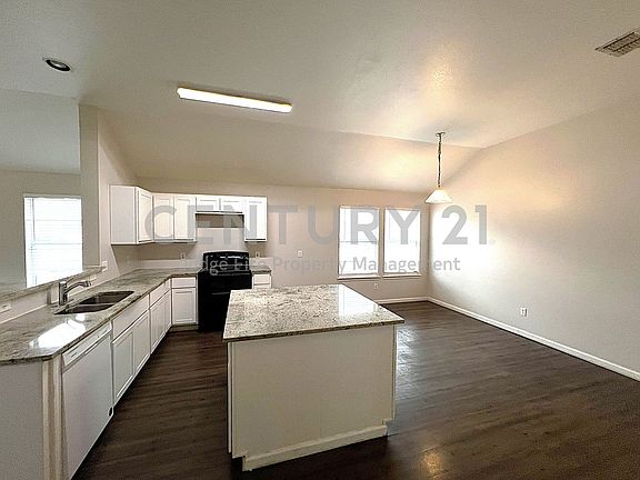 5th image of 1923 Pin Oak Ln