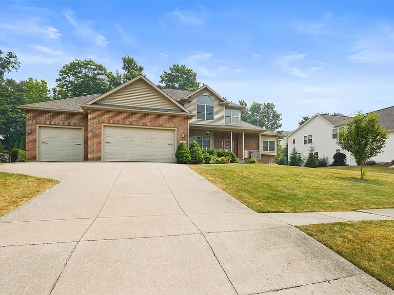 4295 Stone Creek Dr — Photo 2