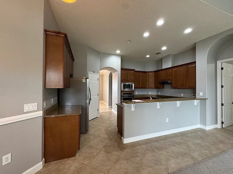 142 Harrington Ct — Photo 18