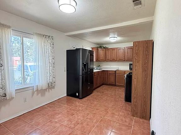 5th image of 409 S Ash St