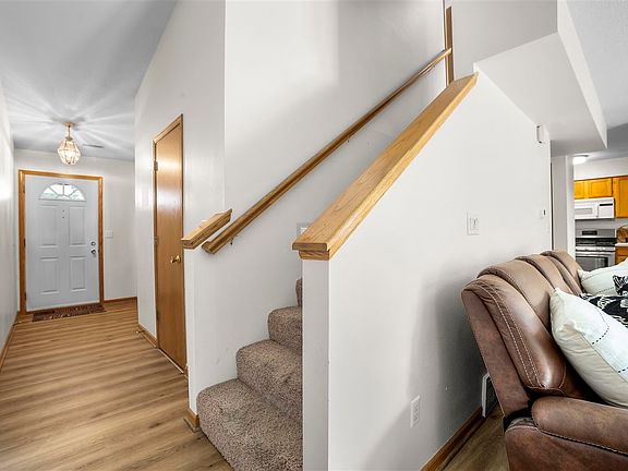 3rd image of 647 Molly Dr