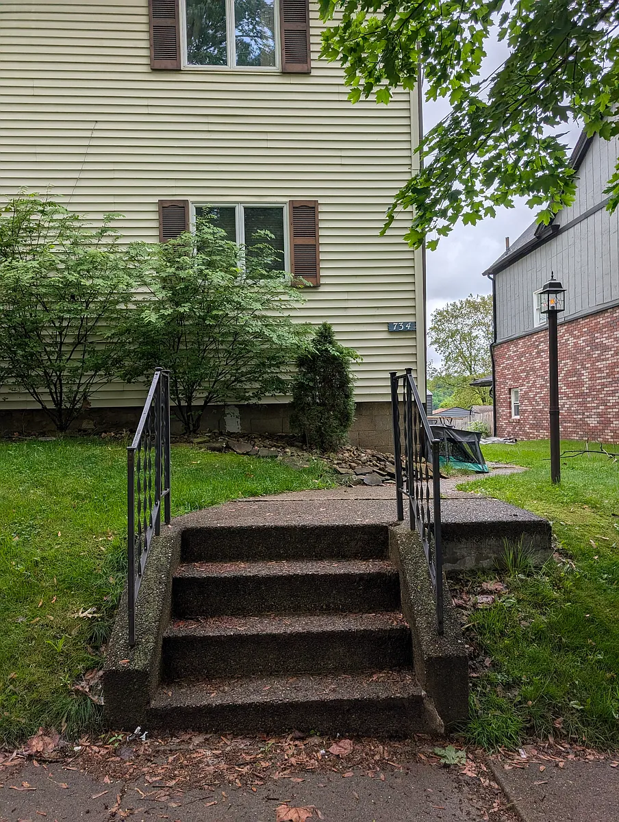 Building Photo - 734 Herron Ave #3