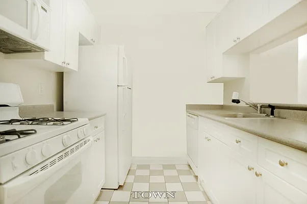 Rented by Town Residential | media 3