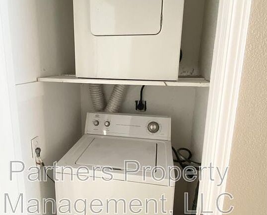 4th image of 1526 N Addington Ave #1