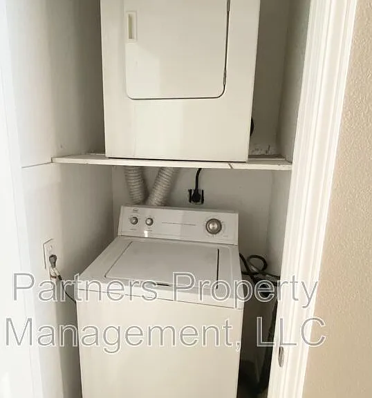 1526 N Addington Ave #1 — Photo 4