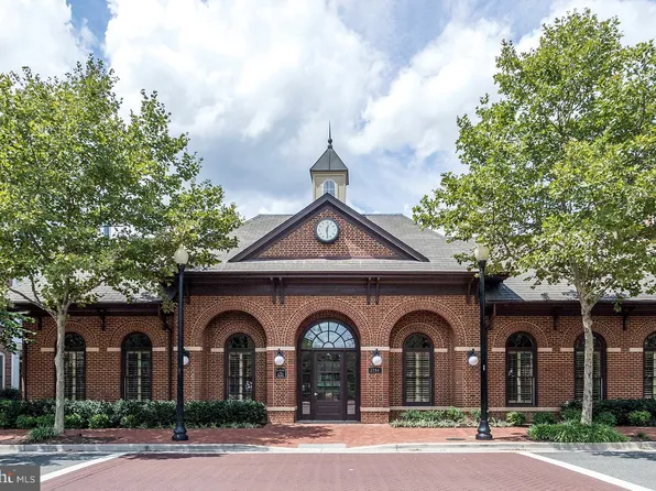 708 Day Ln, Alexandria, VA 22314