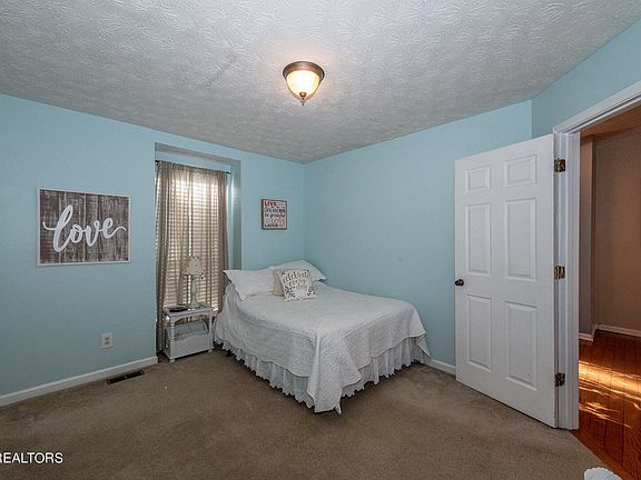 5th image of 10713 Deep Woods Ln