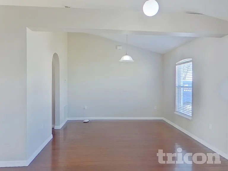 970 Cambridge Ct — Photo 4
