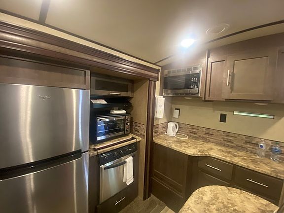 3rd image of 816 S Fleetwood Ln