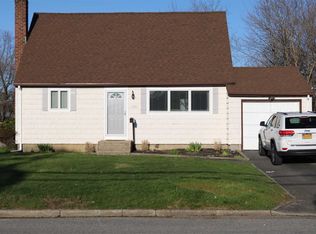 1560 Lincoln Blvd, Bay Shore, NY 11706