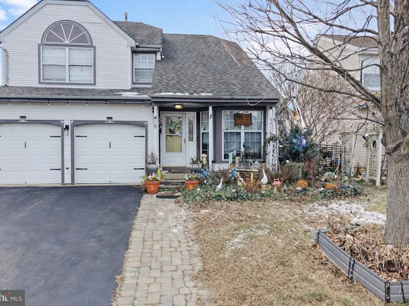 18 Dryden Dr, Burlington, NJ 08016