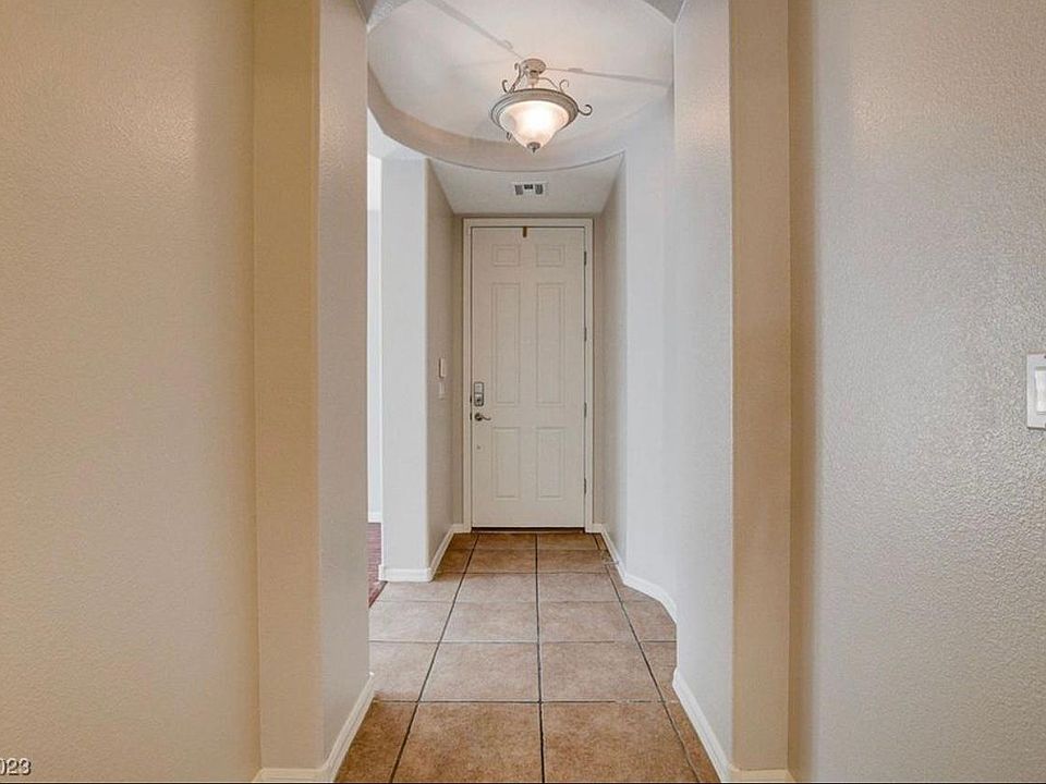 1st image of 925 Tafalla Ct