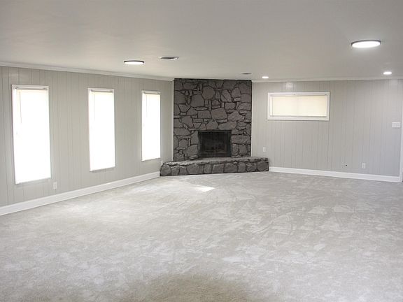 4th image of 545 Dreger Ave