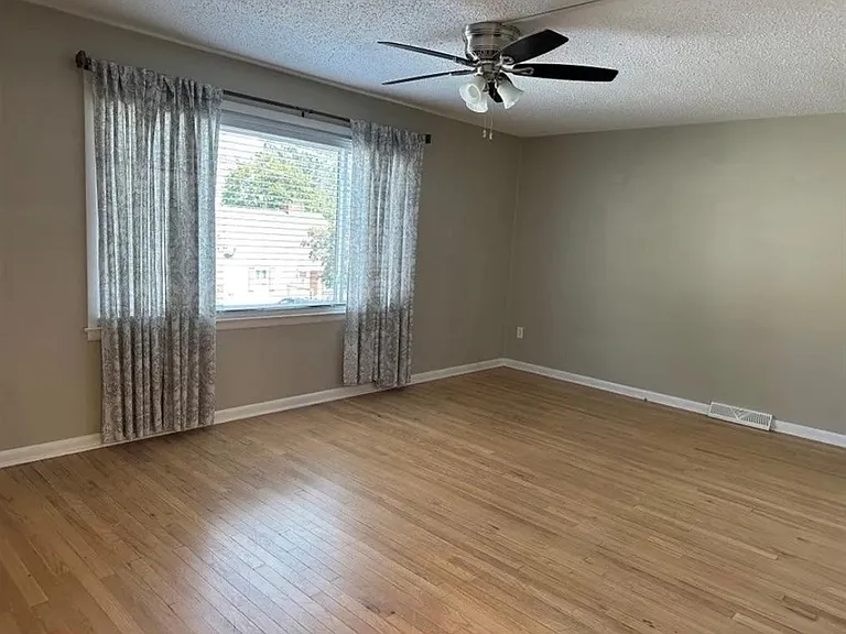 127 Pierce Ave #1 — Photo 2