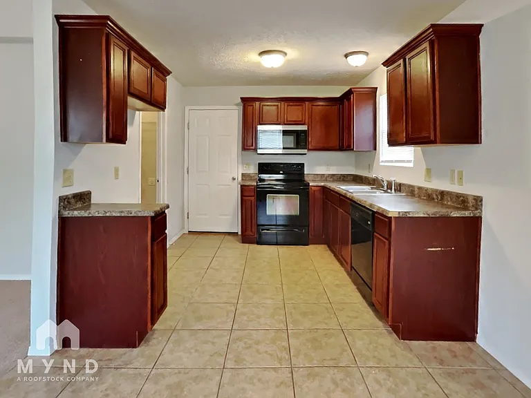 1305 S Marseilles Ave — Photo 3