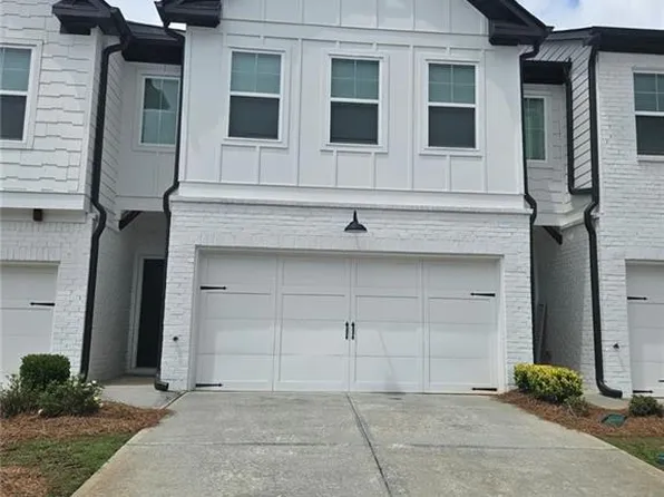 56 Auburn Hill Dr, Auburn, GA 30011