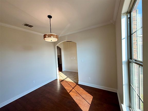 5th image of 312 N Hampton St