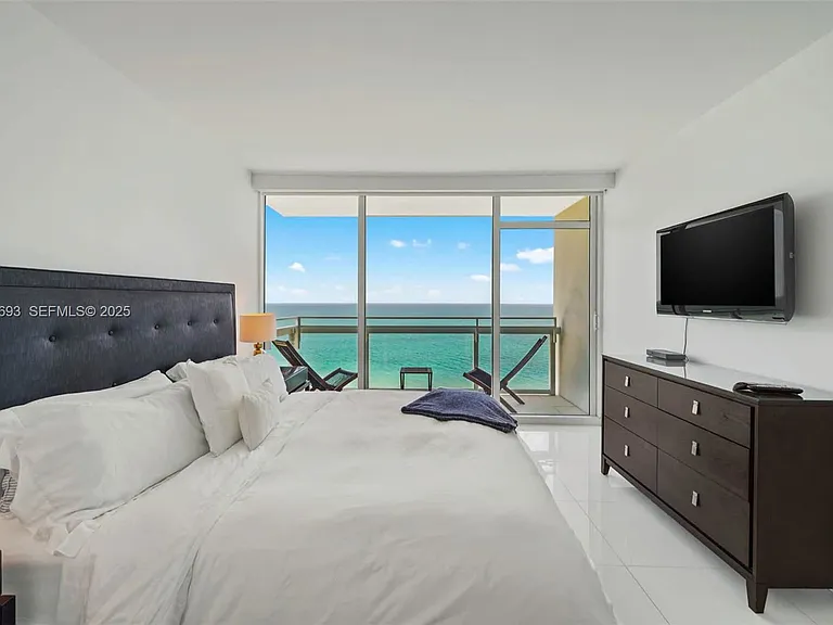 6801 Collins Ave #1204 — Photo 9