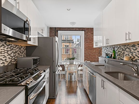 5th image of 1 Bank St APT 5H