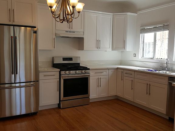 3rd image of 858 1/2 S Gramercy Pl