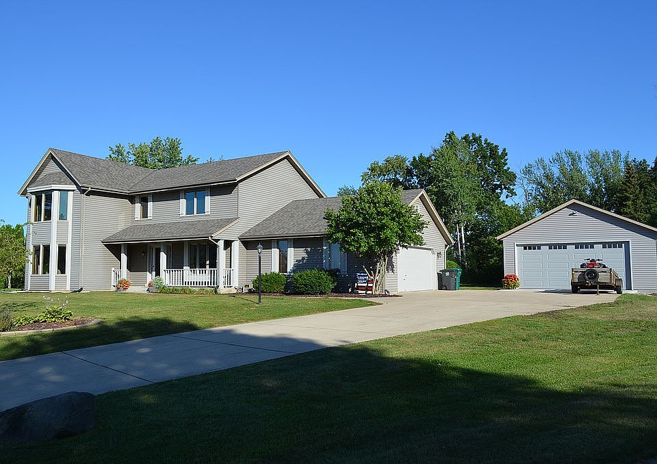 1st image of W157N6424 Columbine Ct