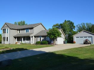 W157N6424 Columbine Ct, Menomonee Falls, WI 53051